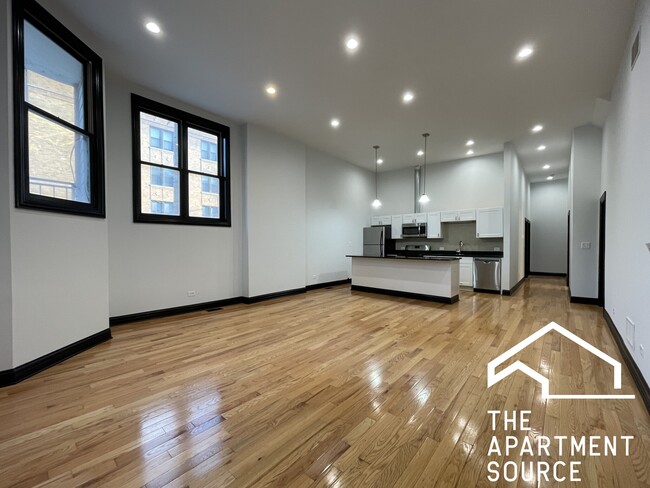 property at 2842 W Augusta Blvd