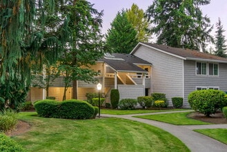 Corbella at Juanita Bay in Kirkland, WA - Foto de edificio - Building Photo