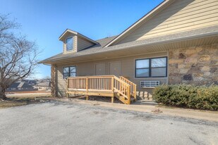 4986 Raintree Cir in Loma Linda, MO - Building Photo