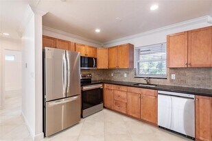 10693 N Military Trl in West Palm Beach, FL - Building Photo