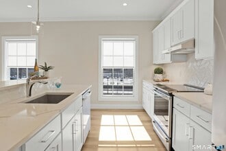 440 Heights Rd in Darien, CT - Building Photo - Building Photo