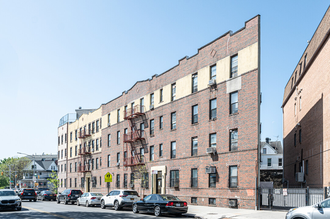 542-556 Dahill Rd in Brooklyn, NY - Building Photo