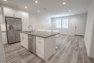 28639 Jardineras Dr in Santa Clarita, CA - Building Photo - Building Photo