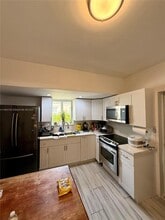 1085 NW 48th St in Miami, FL - Building Photo - Building Photo