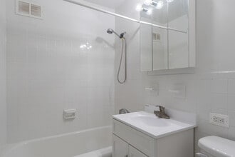 Courtside Square Apartments in King of Prussia, PA - Foto de edificio - Interior Photo