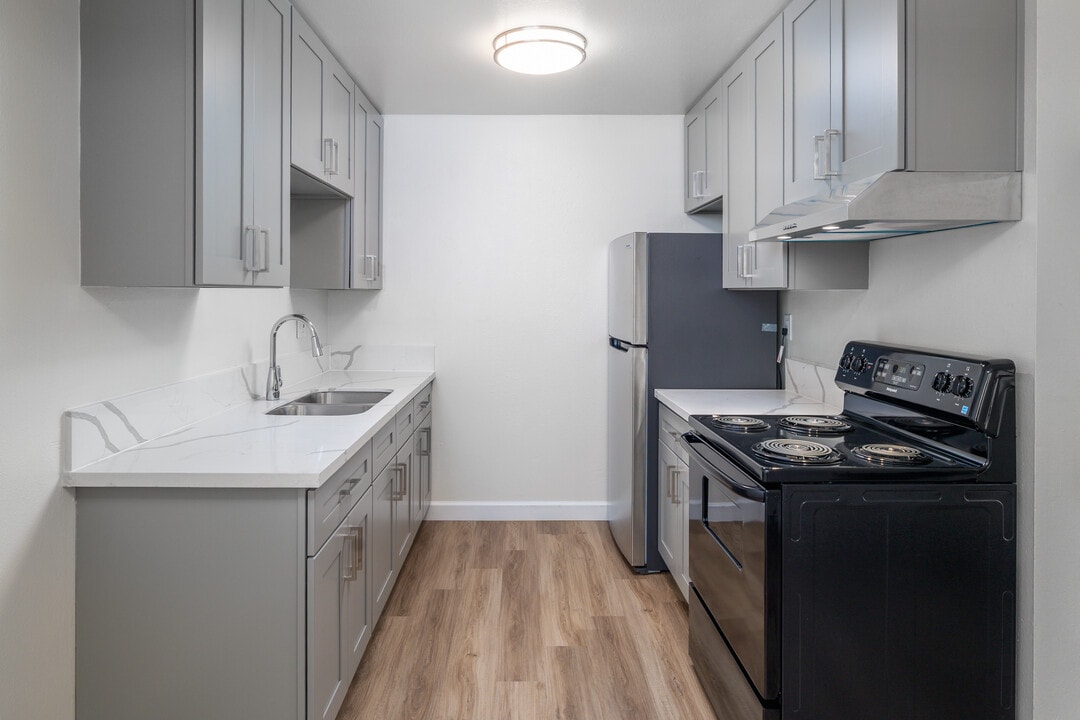 Pomerado Gardens Apartments in Poway, CA - Building Photo