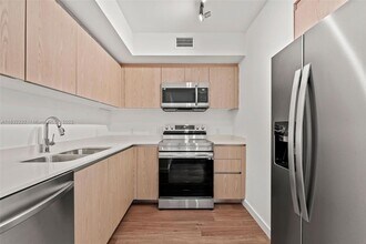 1500 Bay Rd in Miami Beach, FL - Building Photo - Building Photo