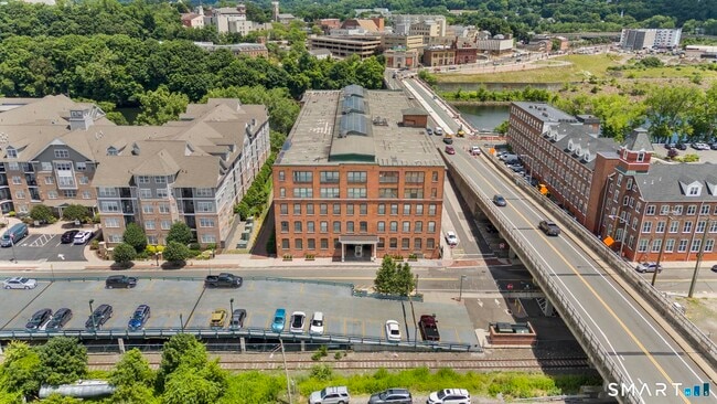 145 Canal St E in Shelton, CT - Building Photo - Building Photo