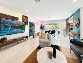 1424 NE 118th St in Miami, FL - Building Photo - Building Photo