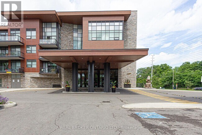 1575 Lakeshore Rd W in Mississauga, ON - Building Photo - Building Photo