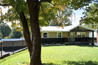 1704 S Forest Dr in Knoxville, TN - Building Photo - Building Photo