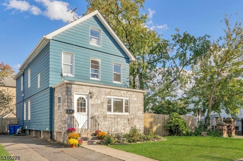 36 Spring St in Bloomfield, NJ - Building Photo