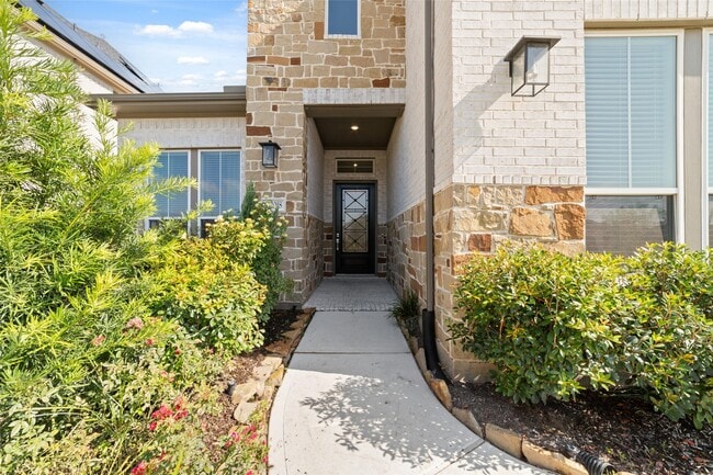 property at 32018 Crested Knl Ct