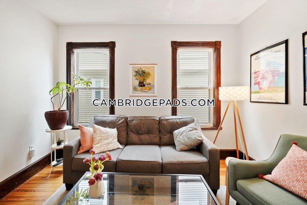 10 Clary St-Unit -1 in Cambridge, MA - Building Photo