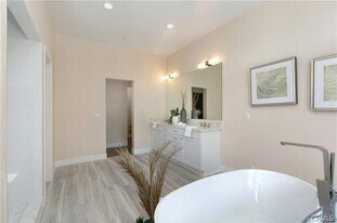 14142 Dall Ln in Tustin, CA - Building Photo