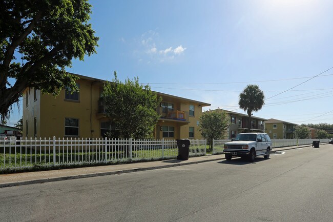 543 22nd St in West Palm Beach, FL - Building Photo - Building Photo