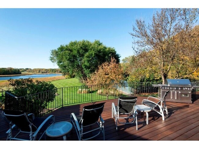 1215 Oakview Rd in Medina, MN - Building Photo - Building Photo