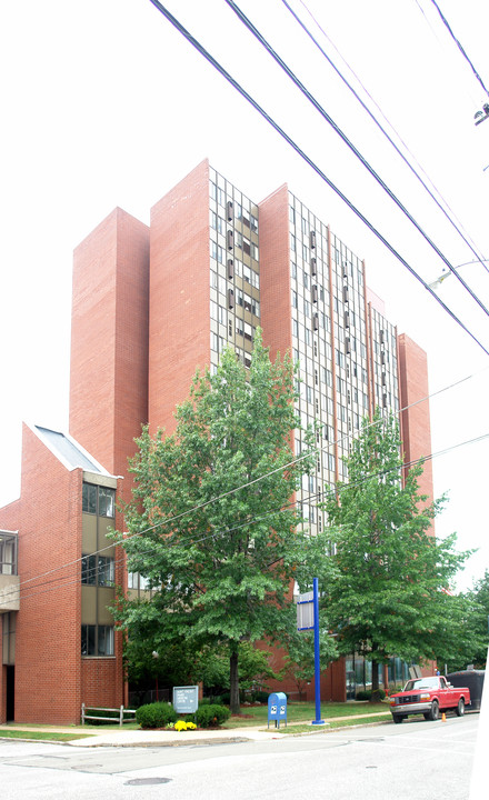 Highpoint Towers in Erie, PA - Foto de edificio