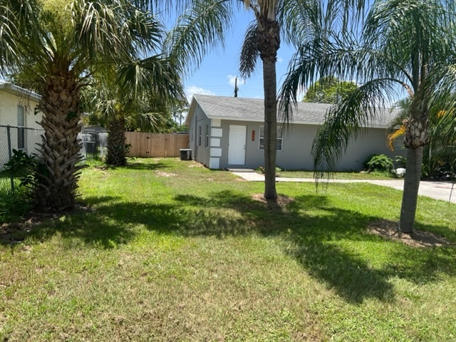 4896 SE Horizon Ave in Stuart, FL - Building Photo - Building Photo