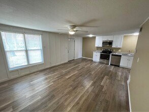 136 Kimberling City Ctr Ln, Unit 5 in Kimberling City, MO - Foto de edificio - Building Photo