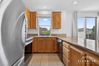 1040 Campoy St in Santa Rosa, CA - Building Photo - Building Photo