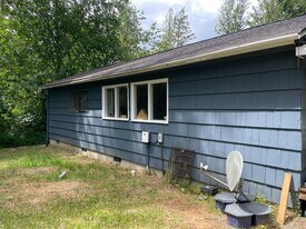 90 E Dalby Rd in Union, WA - Building Photo