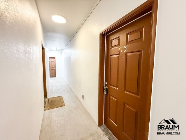 11459 Collins St in Los Angeles, CA - Foto de edificio - Building Photo