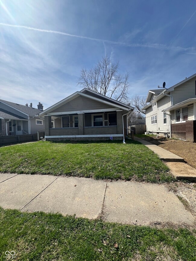 property at 896 N Gladstone Ave