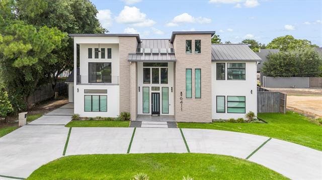 property at 6411 Royal Ln