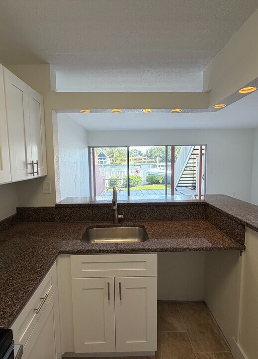 2424 W Tampa Bay Blvd in Tampa, FL - Building Photo