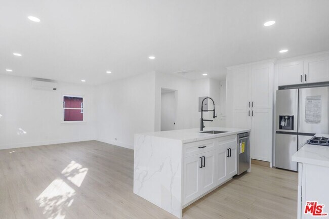1944 Cloverfield Blvd in Santa Monica, CA - Building Photo - Building Photo