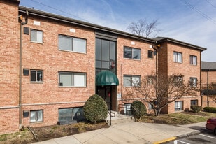 Parkway Apartments in Temple Hills, MD - Building Photo