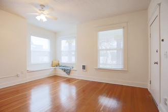 Glisan Townhomes in Portland, OR - Building Photo - Interior Photo