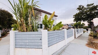 4239 W Broadway in Hawthorne, CA - Building Photo