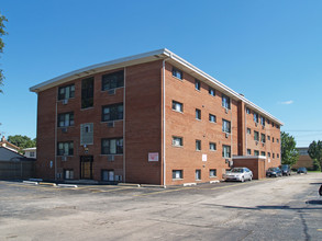 Denley Court in Schiller Park, IL - Foto de edificio - Building Photo