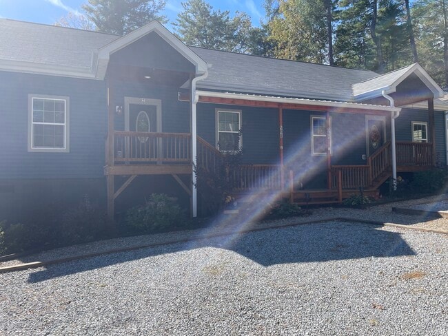 568 Toms Hill Dr, Unit Cozy Studio
