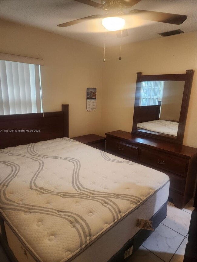 9490 W Heather Ln in Miramar, FL - Building Photo - Building Photo