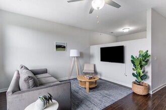 1016 18th Ave S in Nashville, TN - Foto de edificio - Building Photo