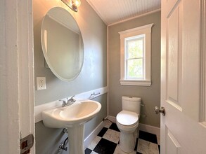 1122 E 5th St-Unit -Upper in Duluth, MN - Building Photo - Building Photo