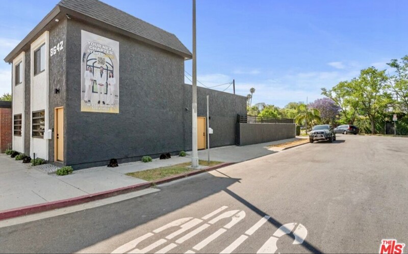 8625 Melvil St in Los Angeles, CA - Foto de edificio