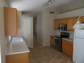 2233 W Catalina View Dr in Tucson, AZ - Foto de edificio - Building Photo