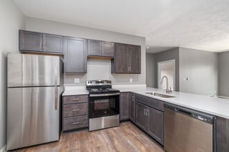 Brolex Living at Plank Road in North Syracuse, NY - Foto de edificio - Interior Photo