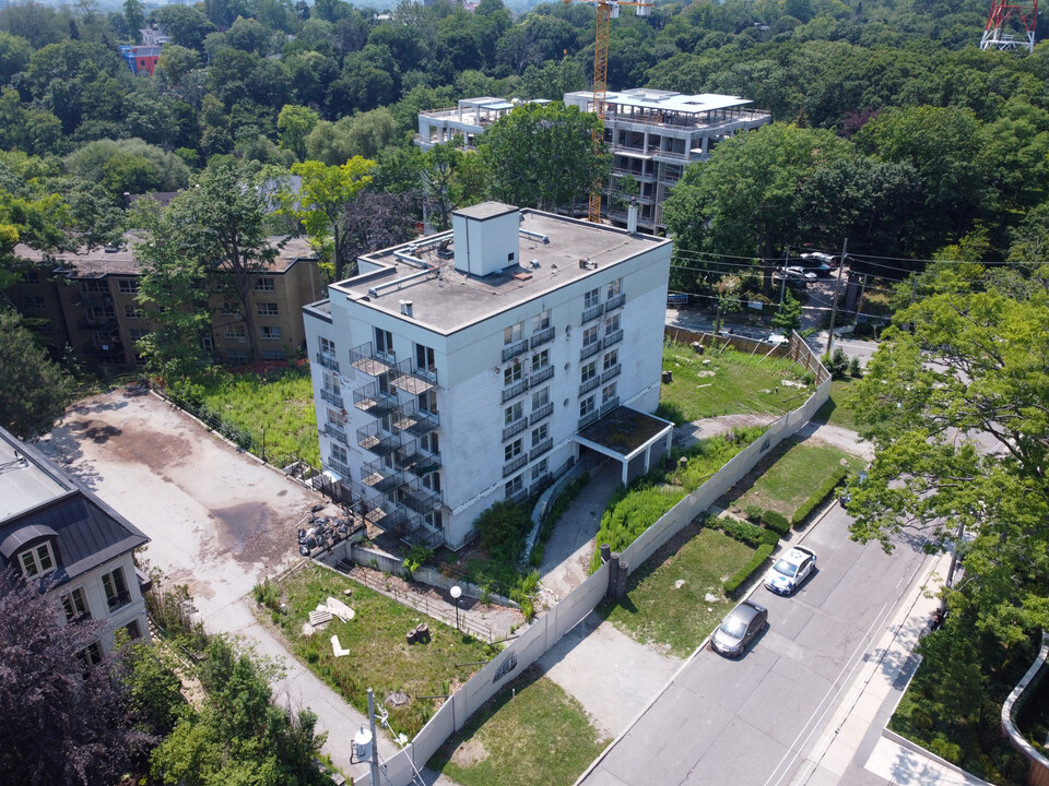 Maison 77 Clarendon in Toronto, ON - Building Photo