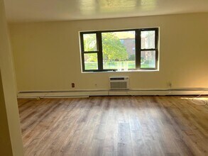 4 Brook Rd in Salem, NH - Building Photo - Building Photo