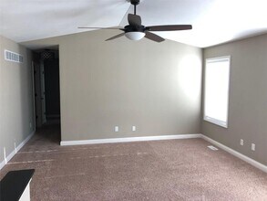 480 Honeysuckle Creek Dr in Wentzville, MO - Building Photo - Building Photo