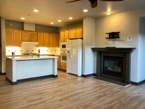 1575 Eto Cir in San Luis Obispo, CA - Building Photo - Building Photo