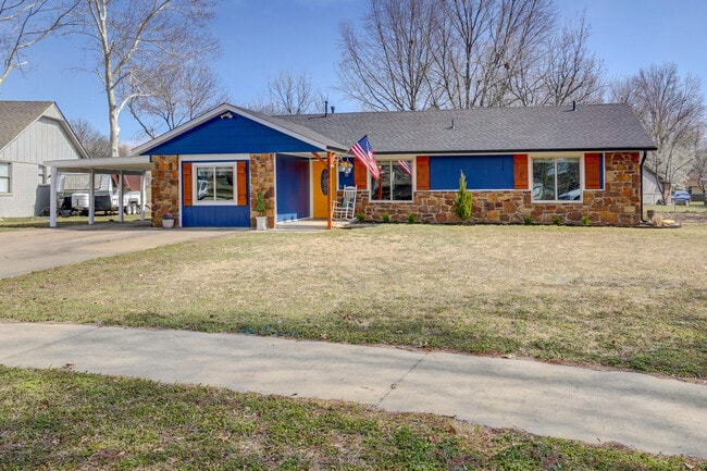 property at 1906 N Chambers Ter