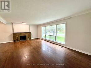 18 Leisure Ln in Richmond Hill, ON - Building Photo - Building Photo