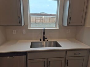 8126 Violet Ct in Bakersfield, CA - Building Photo - Building Photo