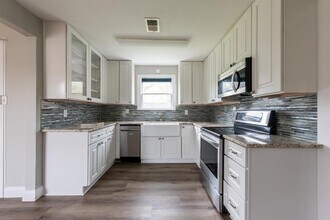 2121 Tishomingo Trail in Austin, TX - Building Photo - Building Photo
